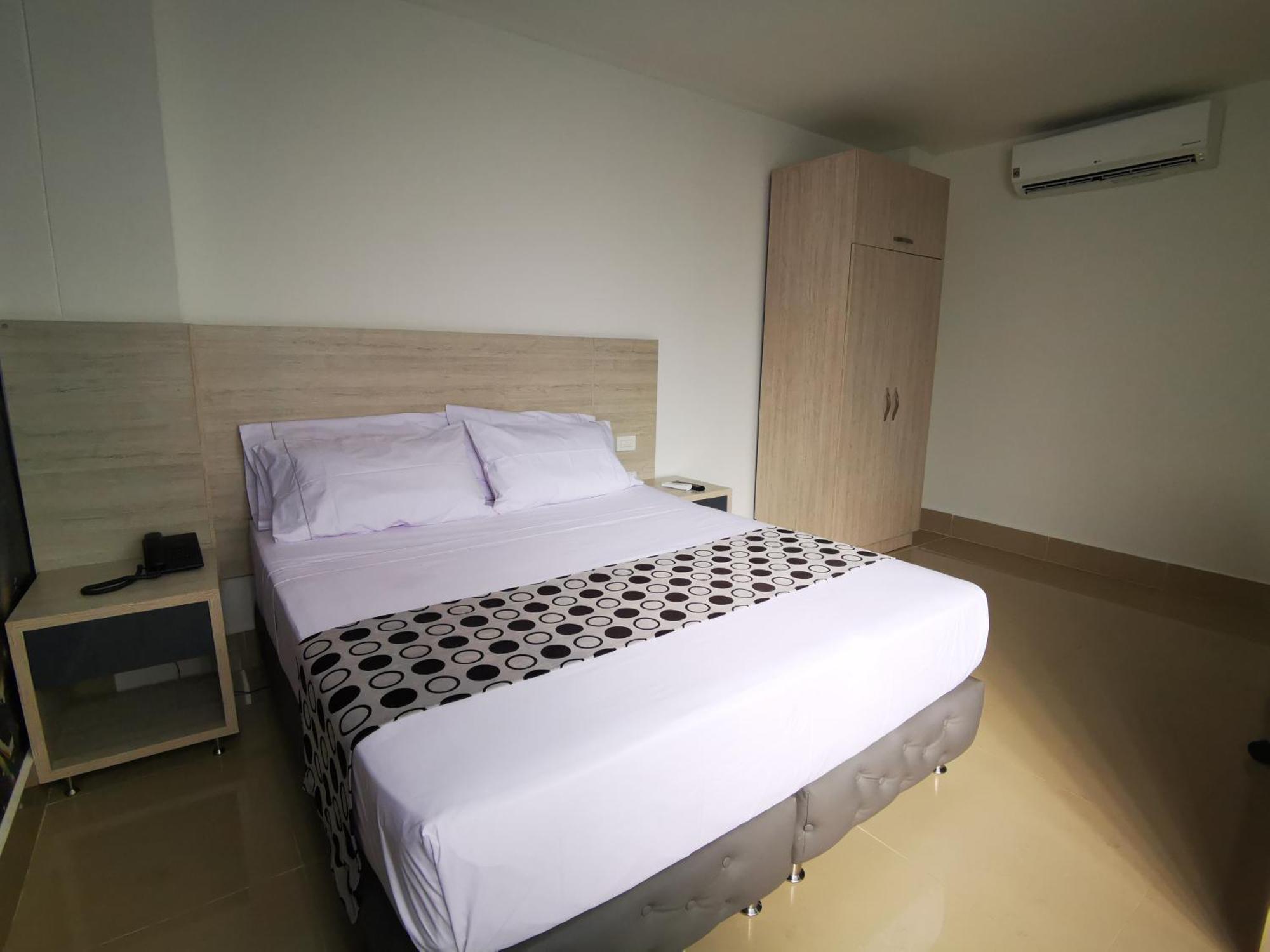 Hotel Lleras Express Medellin Exterior photo